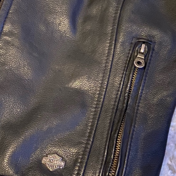 Harley-Davidson leather jacket. Excellent condition.Logo patch on back. Medium - Picture 7 of 17